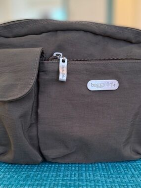 Baggallini Men's Charcoal Grey Crossbody Bag